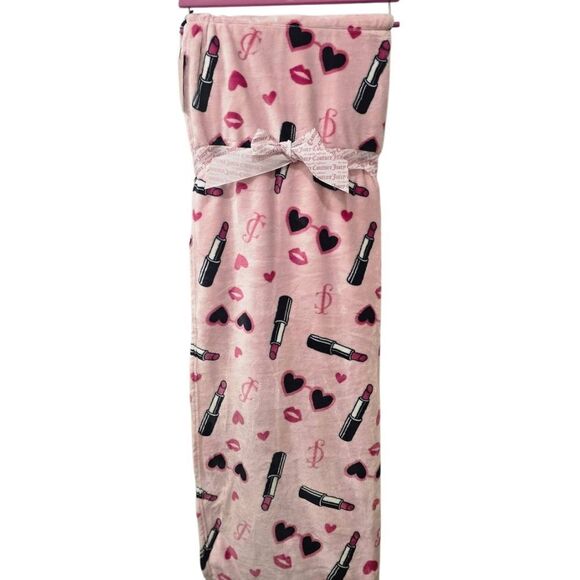 Juicy Couture Home JC Logo Lipstick and Heart Design Twin XL Plush Blanket - Picture 2 of 6